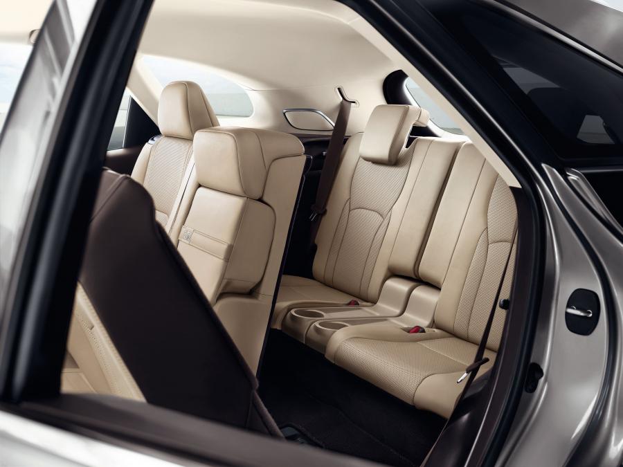 Интерьер Lexus RX450hL 2018 года  (WW) (фото 5 из 45)